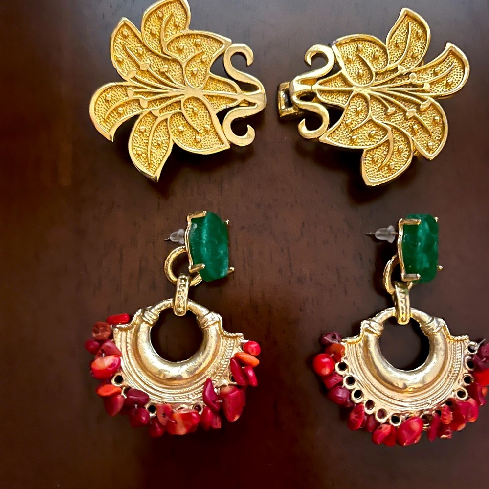 EARRINGS, stunning! Gold with emerald like rough cut stone and red coral pieced.